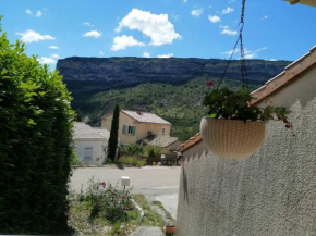 Maison vue sur le rocher